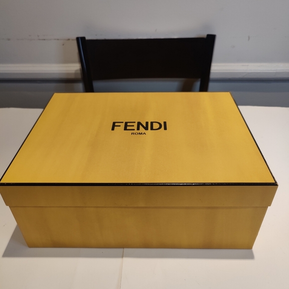 FENDI Large Box Authentic - Picture 5 of 9